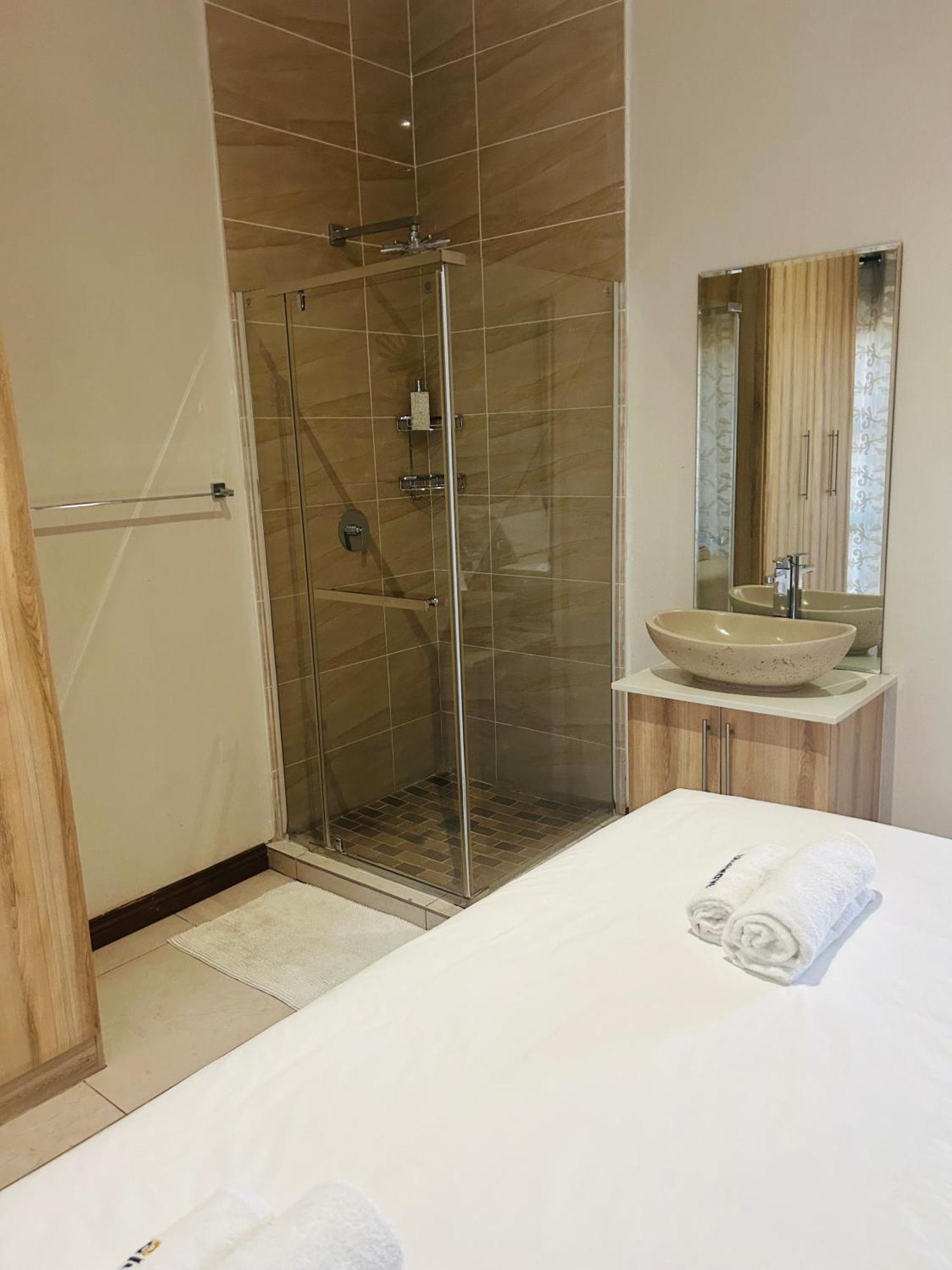 Bluewave Lifestyle Villa Hartbeespoort Exteriör bild
